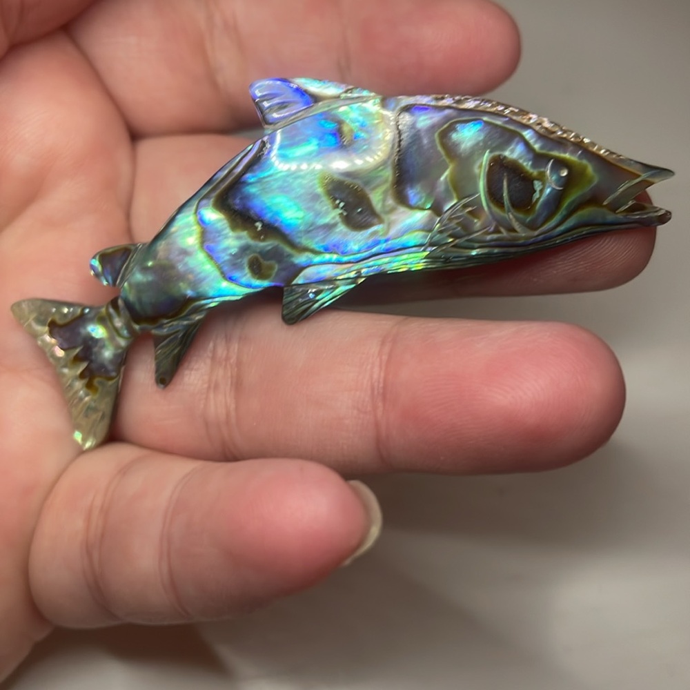 Mother of pearl abalone tuna pin blue and green  2 inch - Picture 10 of 10